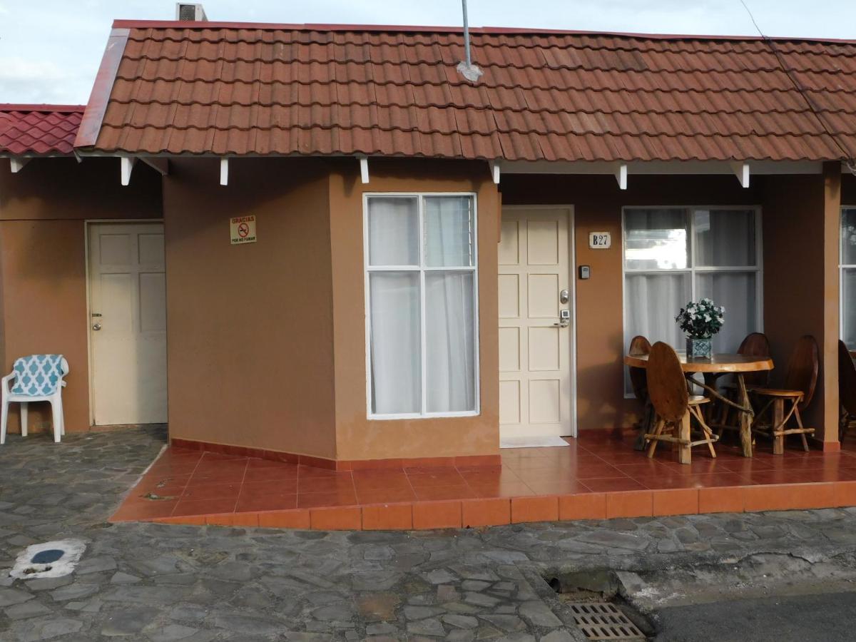 Condo Villa B27 Sleeps Five People - B28 Sleeps Six People - Price Includes Housekeeping Fees Not Taxes - Very Close To The Pool And Beach! 자코 외부 사진