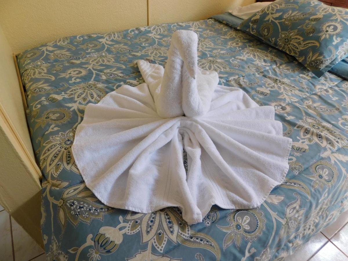 Condo Villa B27 Sleeps Five People - B28 Sleeps Six People - Price Includes Housekeeping Fees Not Taxes - Very Close To The Pool And Beach! 자코 외부 사진
