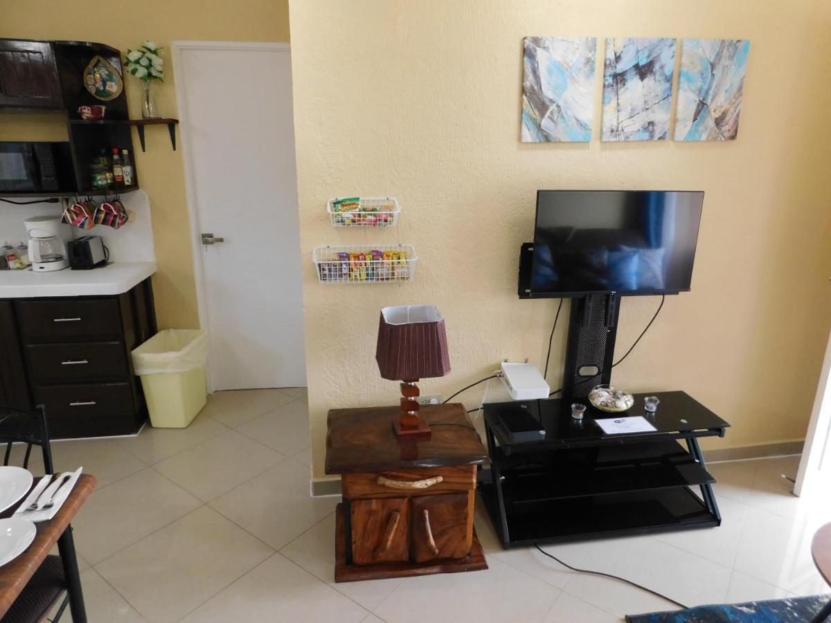 Condo Villa B27 Sleeps Five People - B28 Sleeps Six People - Price Includes Housekeeping Fees Not Taxes - Very Close To The Pool And Beach! 자코 외부 사진