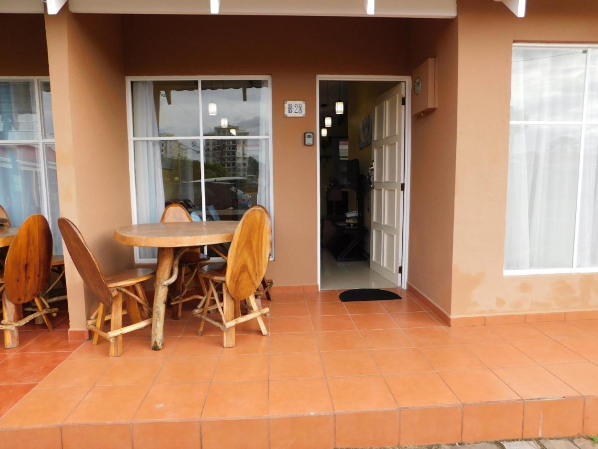 Condo Villa B27 Sleeps Five People - B28 Sleeps Six People - Price Includes Housekeeping Fees Not Taxes - Very Close To The Pool And Beach! 자코 외부 사진