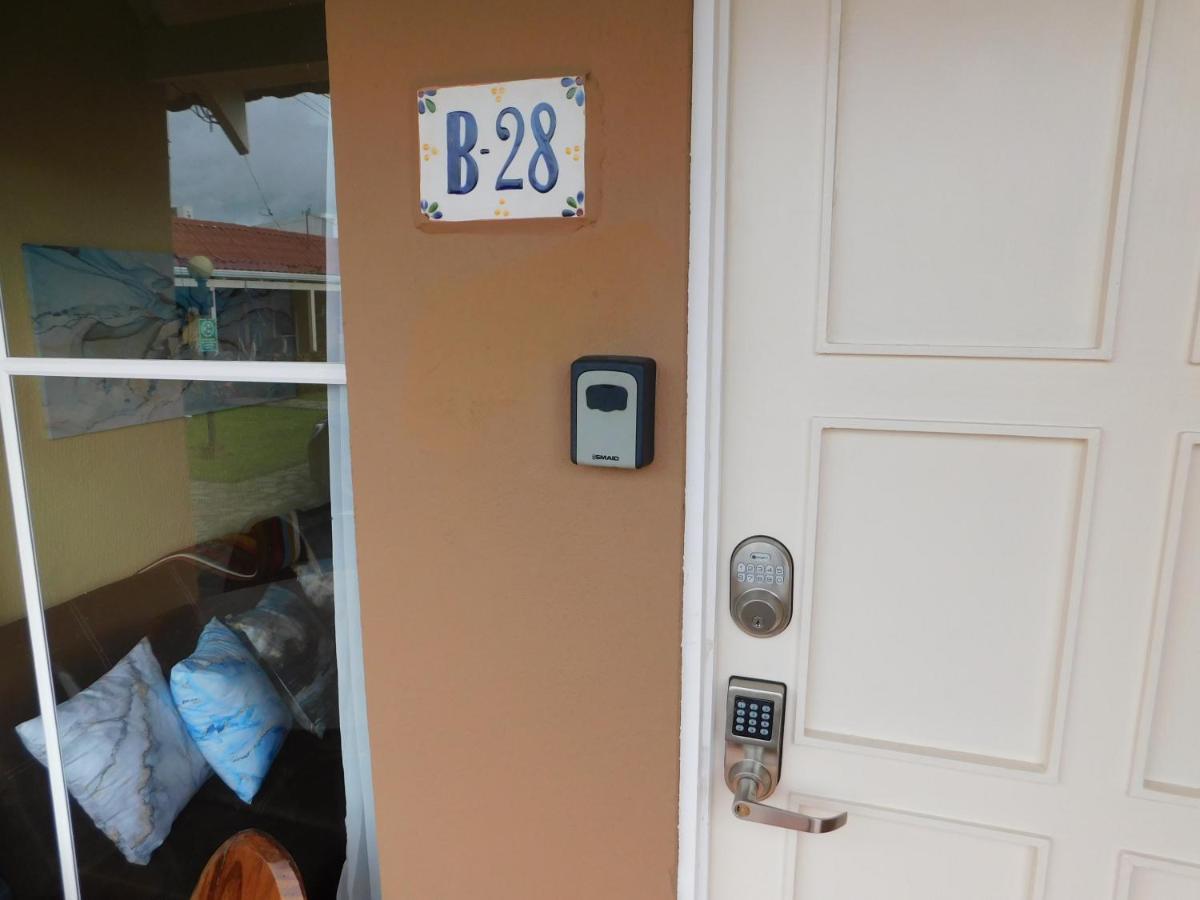 Condo Villa B27 Sleeps Five People - B28 Sleeps Six People - Price Includes Housekeeping Fees Not Taxes - Very Close To The Pool And Beach! 자코 외부 사진