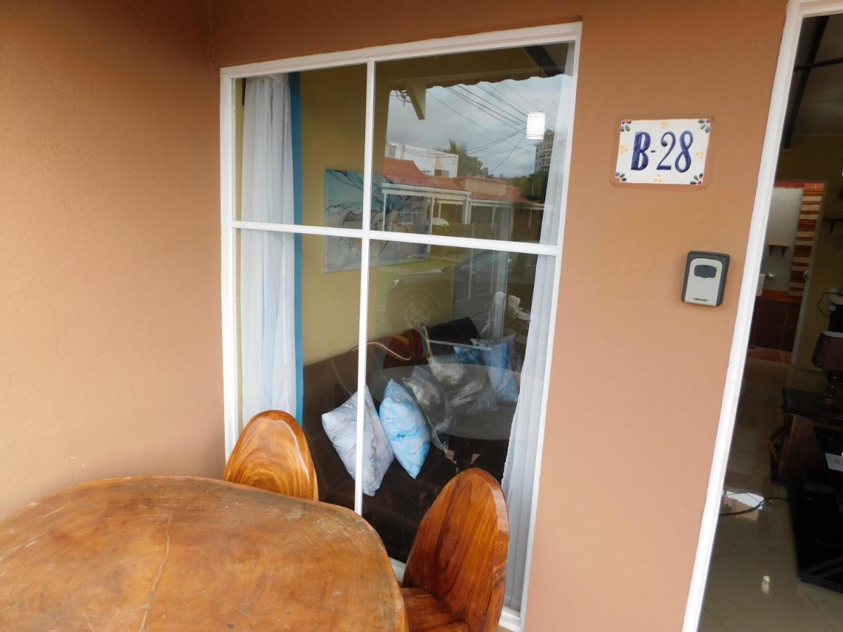 Condo Villa B27 Sleeps Five People - B28 Sleeps Six People - Price Includes Housekeeping Fees Not Taxes - Very Close To The Pool And Beach! 자코 외부 사진